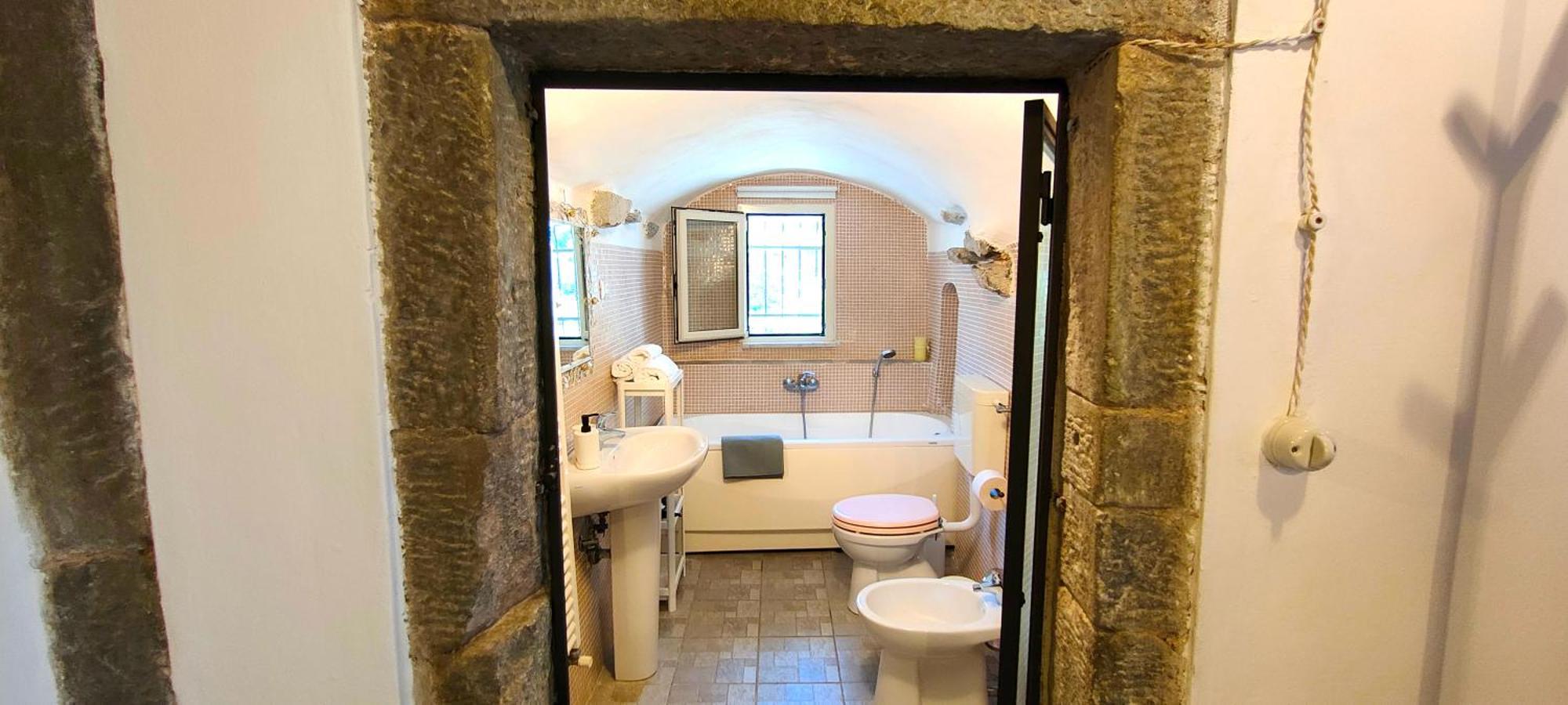 La Casa Delle Pietre Parlanti - Casa In Pietra Ai Piedi Del Parco Delle 5 Terre Bed and Breakfast Biassa Eksteriør billede