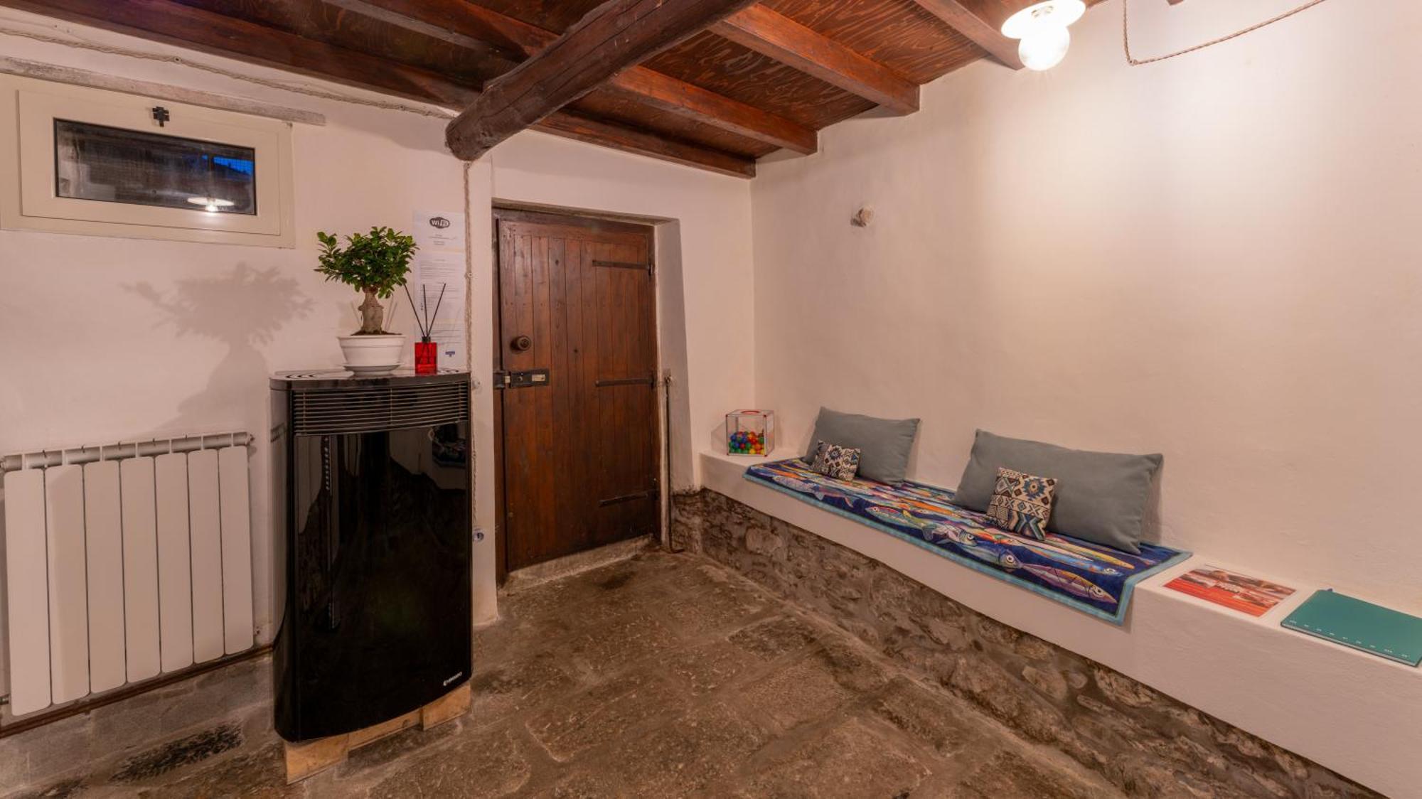 La Casa Delle Pietre Parlanti - Casa In Pietra Ai Piedi Del Parco Delle 5 Terre Bed and Breakfast Biassa Eksteriør billede